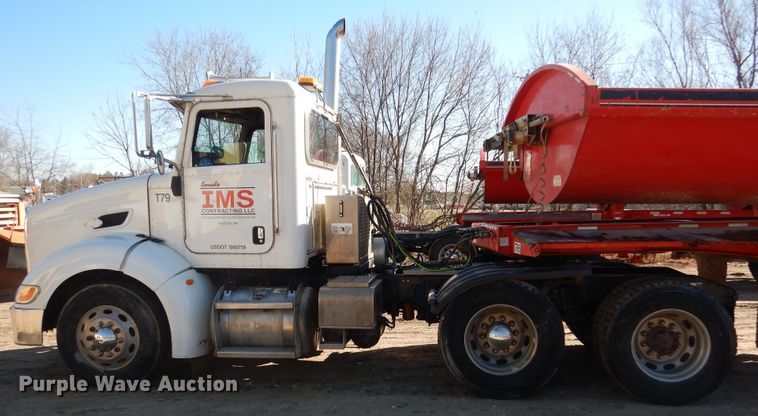 image for item AF9931 2011 Peterbilt 384  semi truck