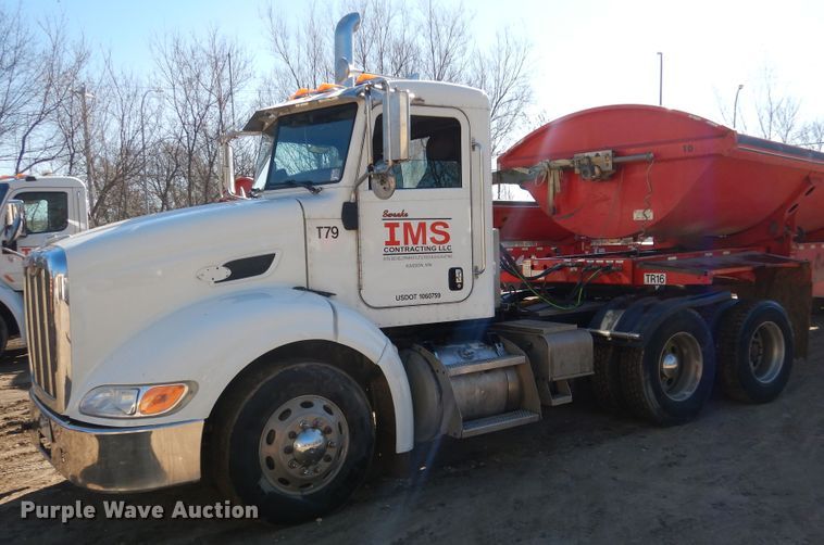 image for item AF9931 2011 Peterbilt 384  semi truck