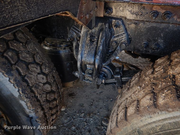 image for item AF9931 2011 Peterbilt 384  semi truck