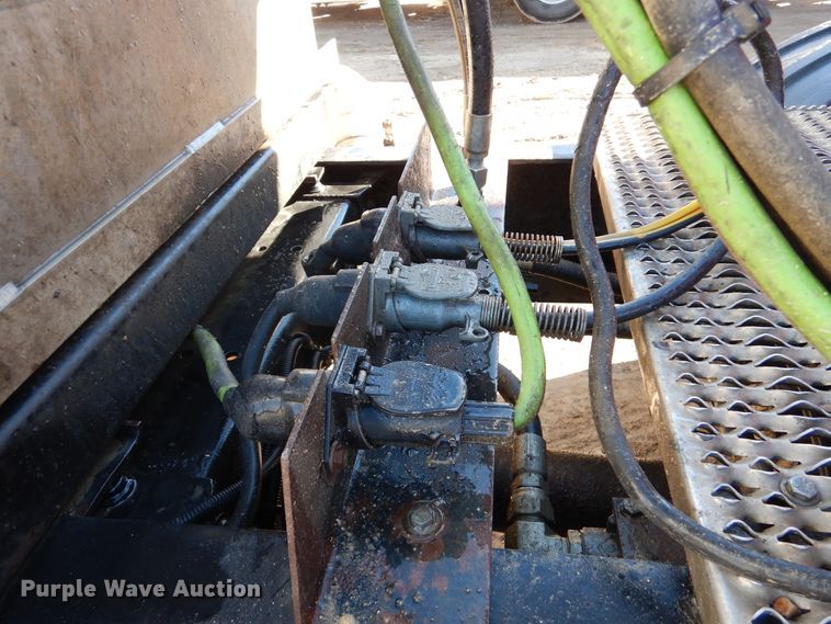 image for item AF9931 2011 Peterbilt 384  semi truck