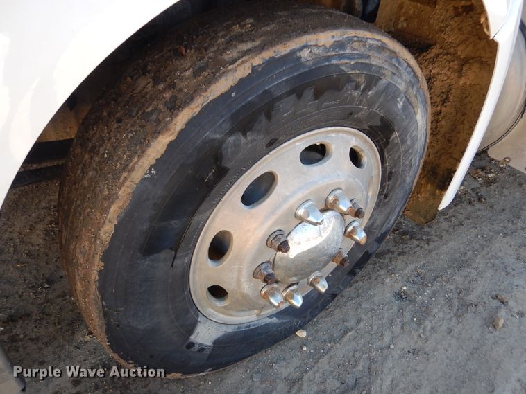 image for item AF9931 2011 Peterbilt 384  semi truck