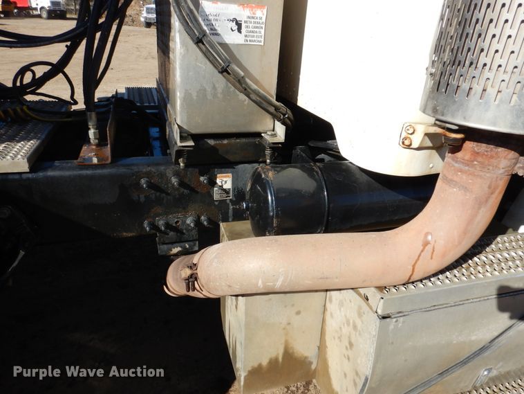 image for item AF9931 2011 Peterbilt 384  semi truck