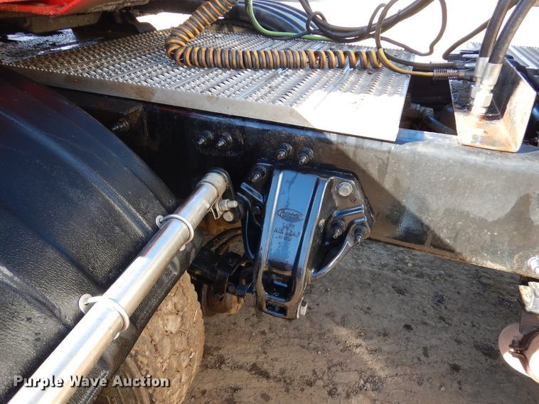 image for item AF9931 2011 Peterbilt 384  semi truck