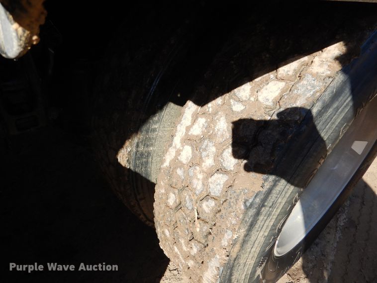 image for item AF9931 2011 Peterbilt 384  semi truck