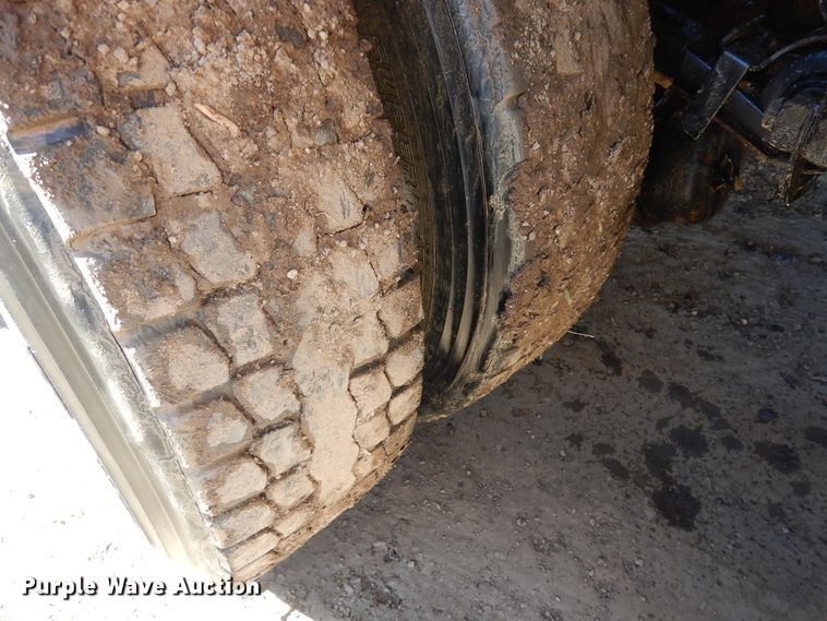 image for item AF9931 2011 Peterbilt 384  semi truck