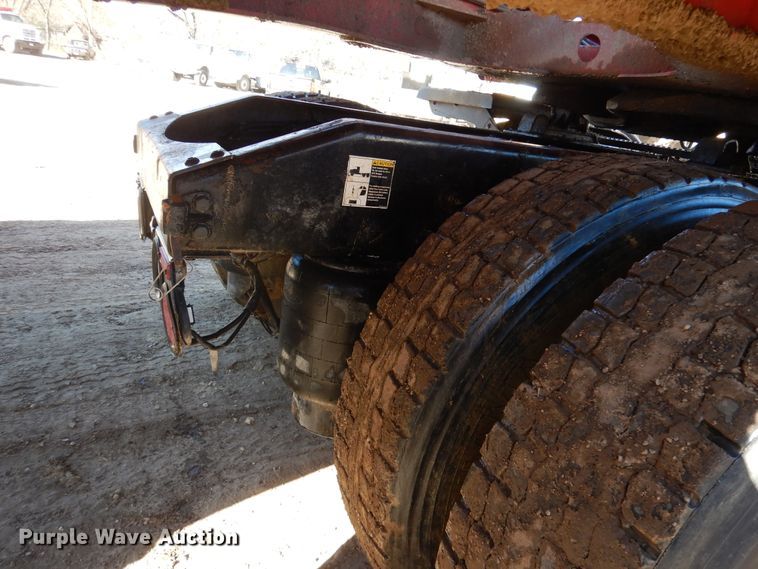 image for item AF9931 2011 Peterbilt 384  semi truck