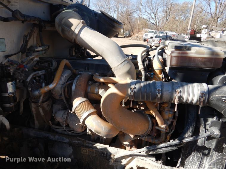 image for item AF9931 2011 Peterbilt 384  semi truck