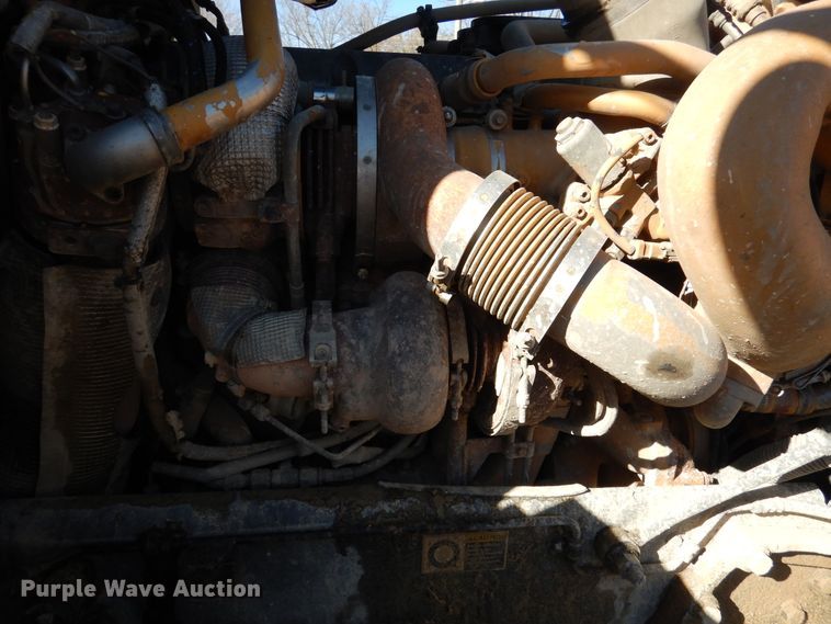 image for item AF9931 2011 Peterbilt 384  semi truck