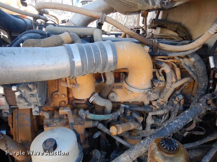 image for item AF9931 2011 Peterbilt 384  semi truck