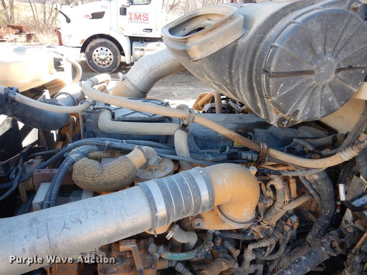 image for item AF9931 2011 Peterbilt 384  semi truck