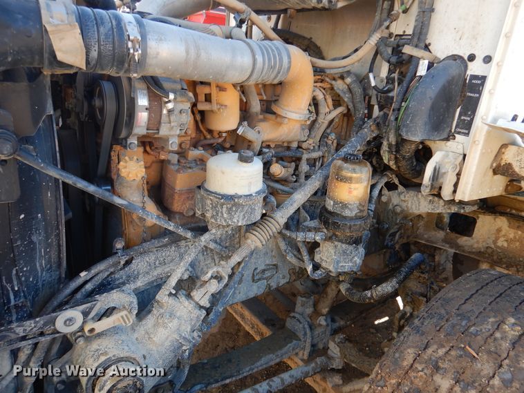 image for item AF9931 2011 Peterbilt 384  semi truck