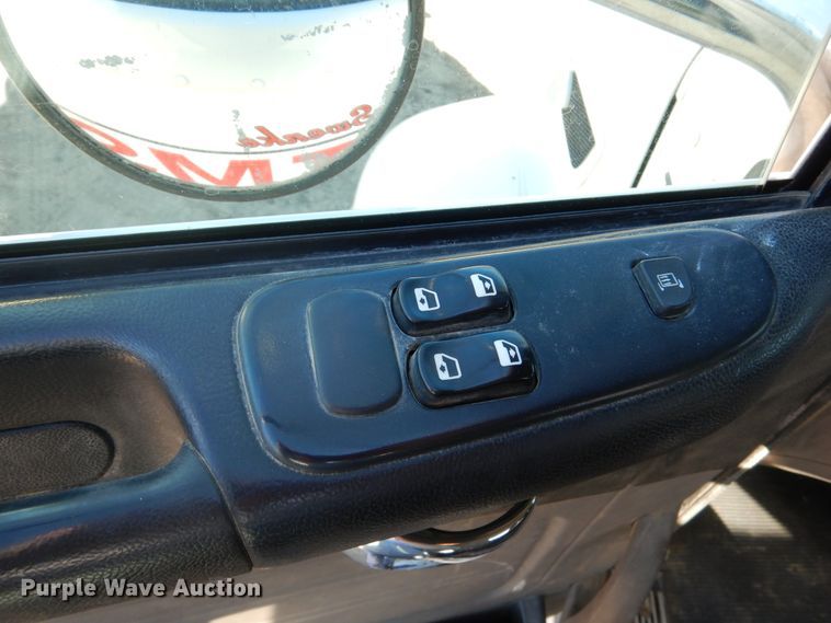 image for item AF9931 2011 Peterbilt 384  semi truck