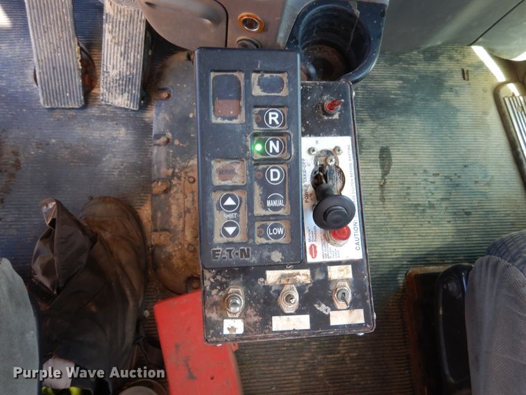 image for item AF9931 2011 Peterbilt 384  semi truck