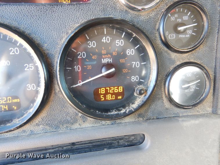 image for item AF9931 2011 Peterbilt 384  semi truck