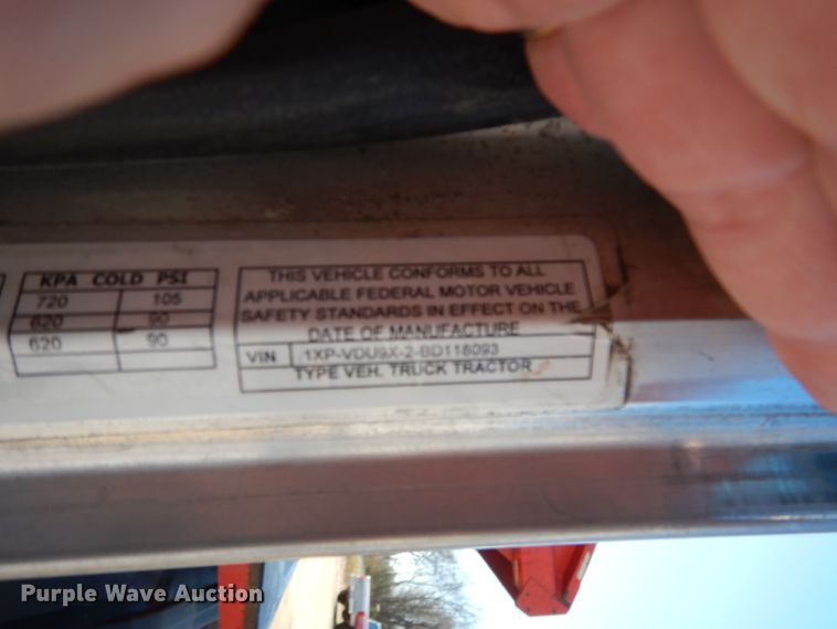 image for item AF9931 2011 Peterbilt 384  semi truck