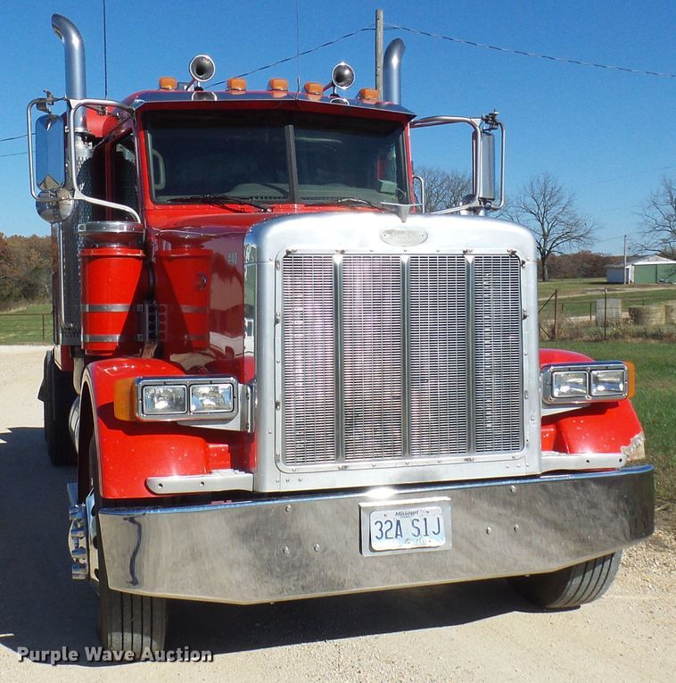 image for item DC2897 2007 Peterbilt 378  semi truck