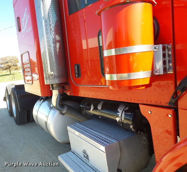image for item DC2897 2007 Peterbilt 378  semi truck