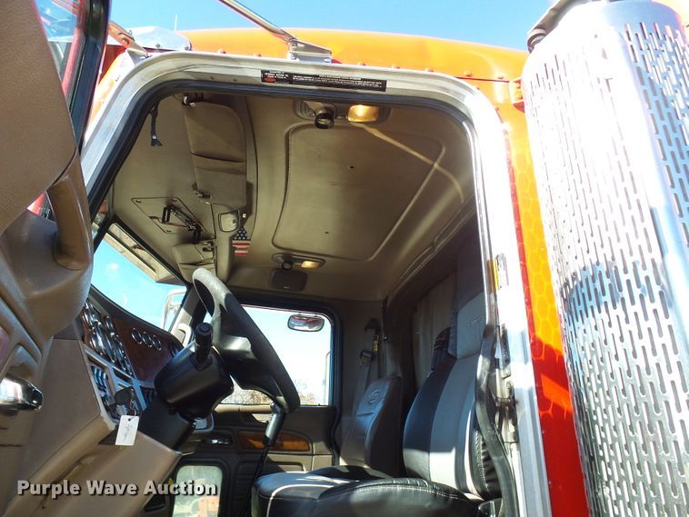 image for item DC2897 2007 Peterbilt 378  semi truck