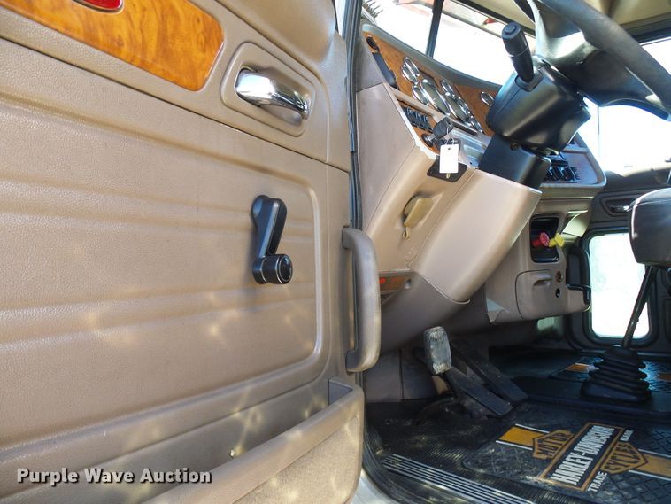 image for item DC2897 2007 Peterbilt 378  semi truck