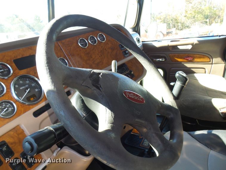 image for item DC2897 2007 Peterbilt 378  semi truck