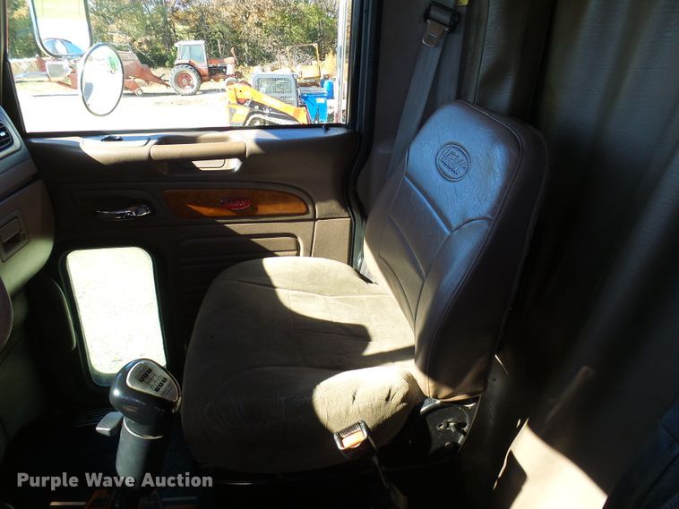 image for item DC2897 2007 Peterbilt 378  semi truck