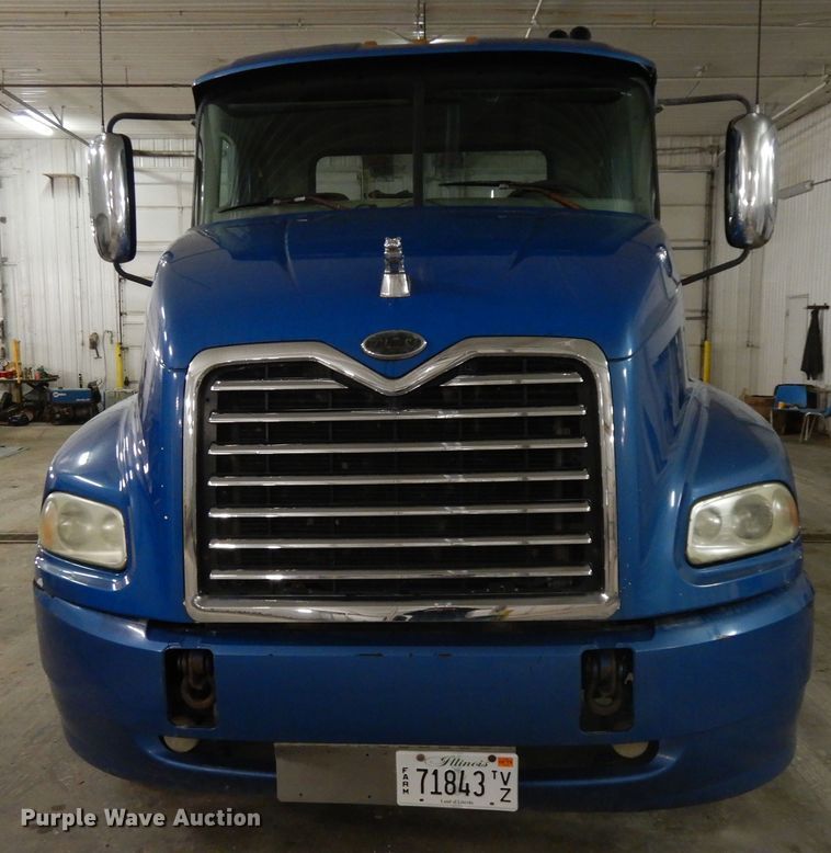 image for item DF6718 2005 Mack Vision CXN  semi truck