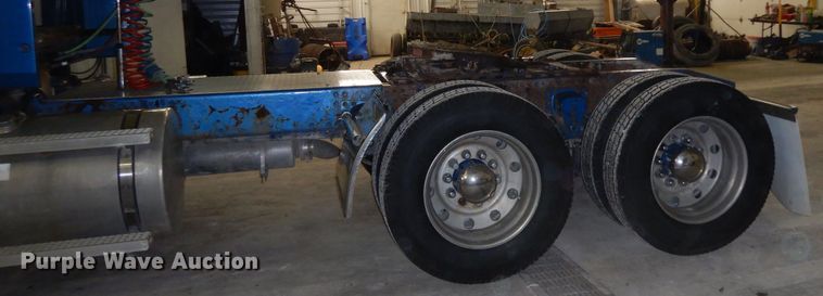 image for item DF6718 2005 Mack Vision CXN  semi truck