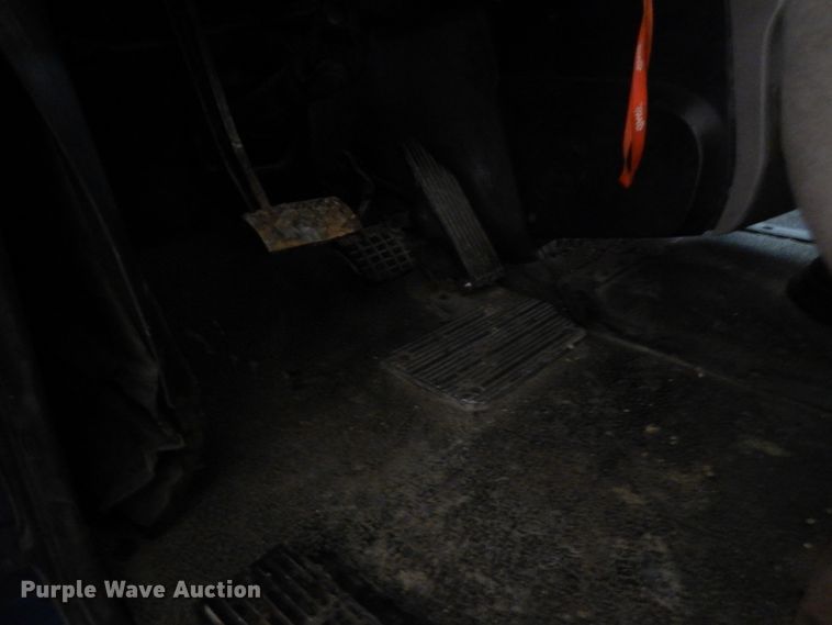 image for item DF6718 2005 Mack Vision CXN  semi truck