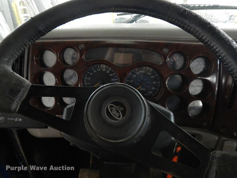 image for item DF6718 2005 Mack Vision CXN  semi truck