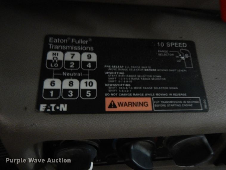 image for item DF6718 2005 Mack Vision CXN  semi truck