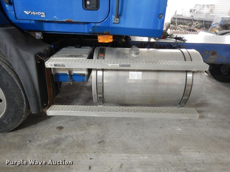 image for item DF6718 2005 Mack Vision CXN  semi truck