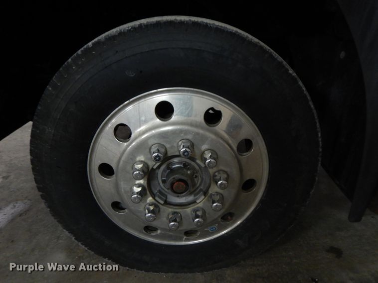 image for item DF6718 2005 Mack Vision CXN  semi truck