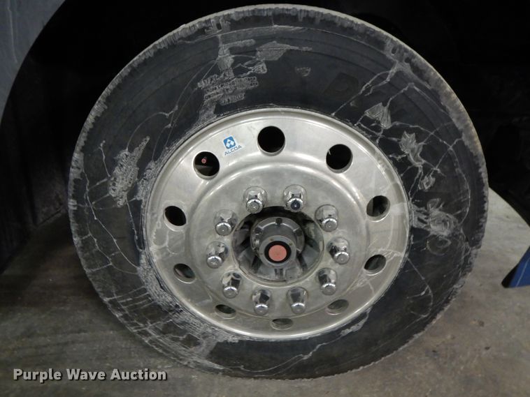 image for item DF6718 2005 Mack Vision CXN  semi truck