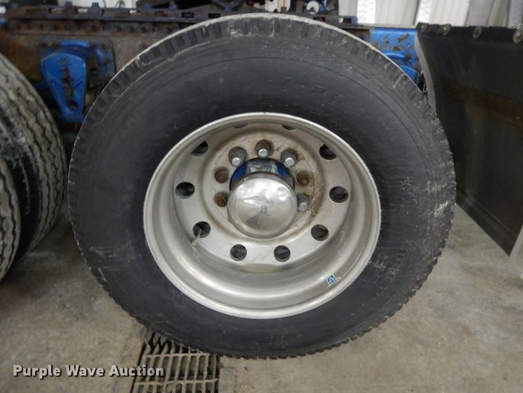 image for item DF6718 2005 Mack Vision CXN  semi truck