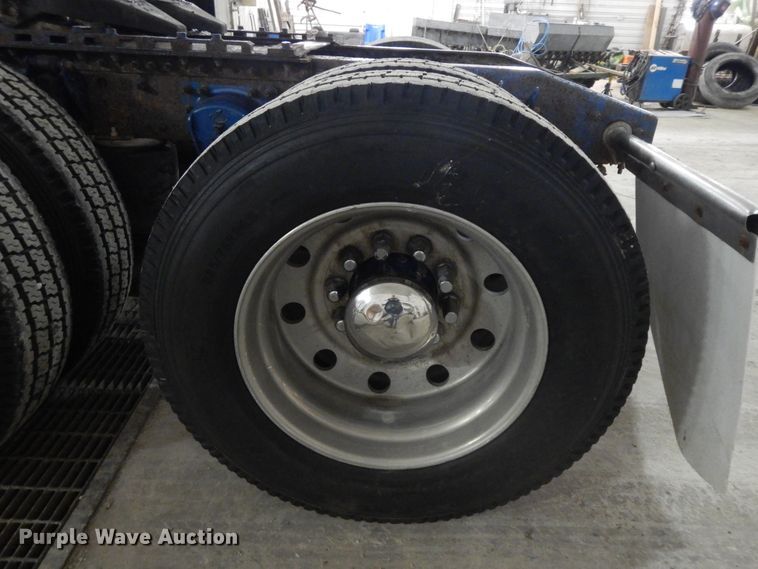 image for item DF6718 2005 Mack Vision CXN  semi truck