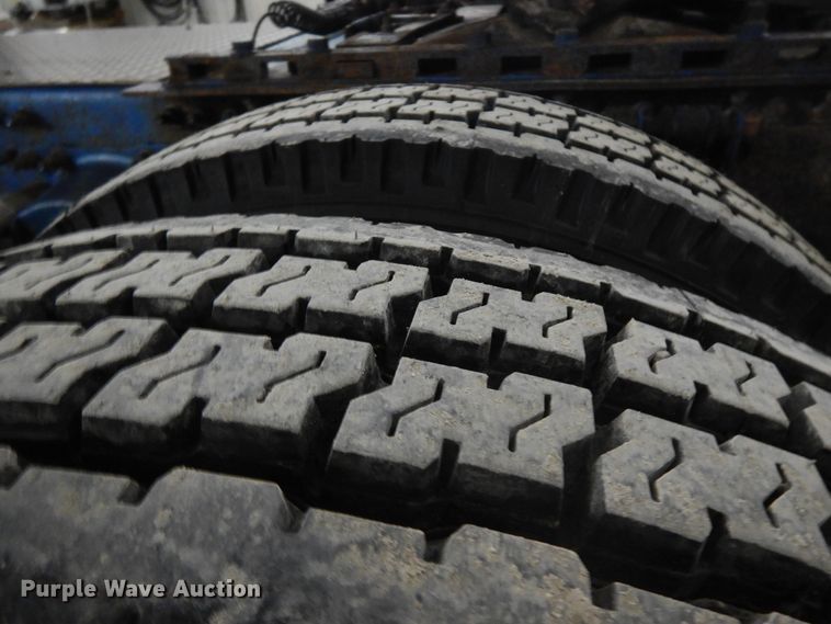 image for item DF6718 2005 Mack Vision CXN  semi truck