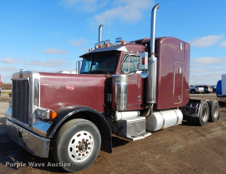image for item DF6728 2005 Peterbilt 379  semi truck
