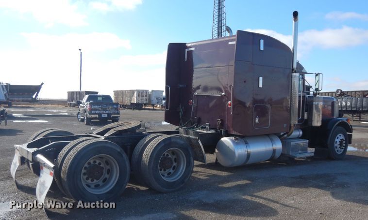 image for item DF6728 2005 Peterbilt 379  semi truck