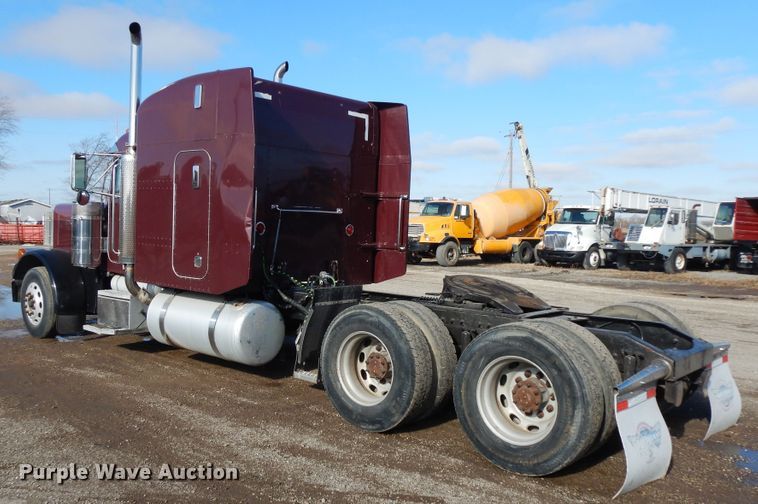 image for item DF6728 2005 Peterbilt 379  semi truck