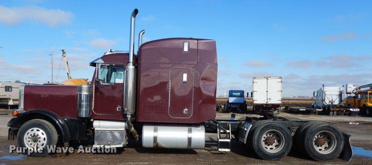 image for item DF6728 2005 Peterbilt 379  semi truck