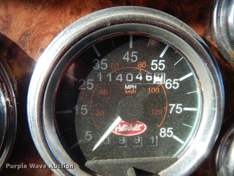 image for item DF6728 2005 Peterbilt 379  semi truck