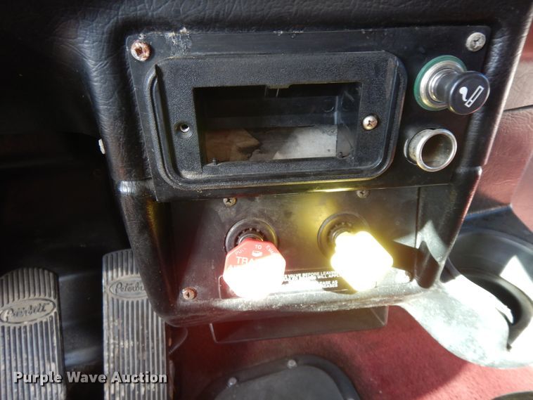 image for item DF6728 2005 Peterbilt 379  semi truck