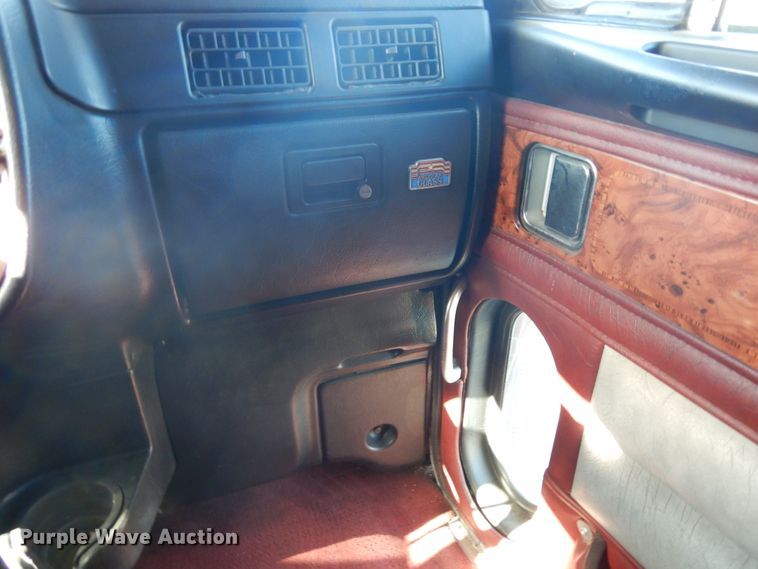 image for item DF6728 2005 Peterbilt 379  semi truck