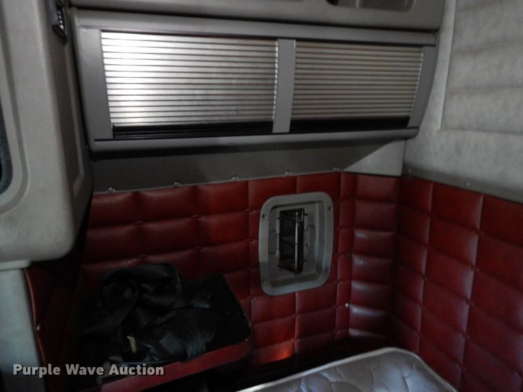 image for item DF6728 2005 Peterbilt 379  semi truck