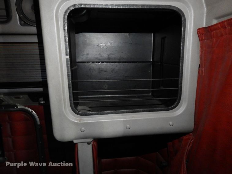 image for item DF6728 2005 Peterbilt 379  semi truck