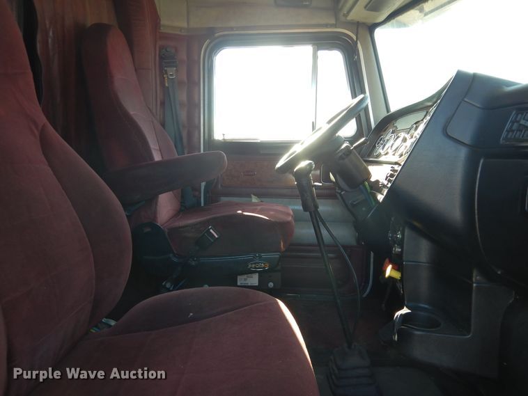 image for item DF6728 2005 Peterbilt 379  semi truck