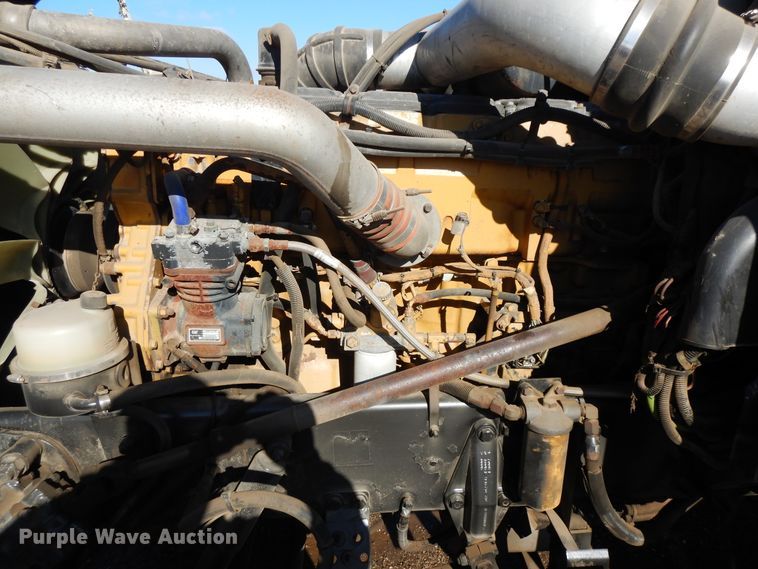 image for item DF6728 2005 Peterbilt 379  semi truck