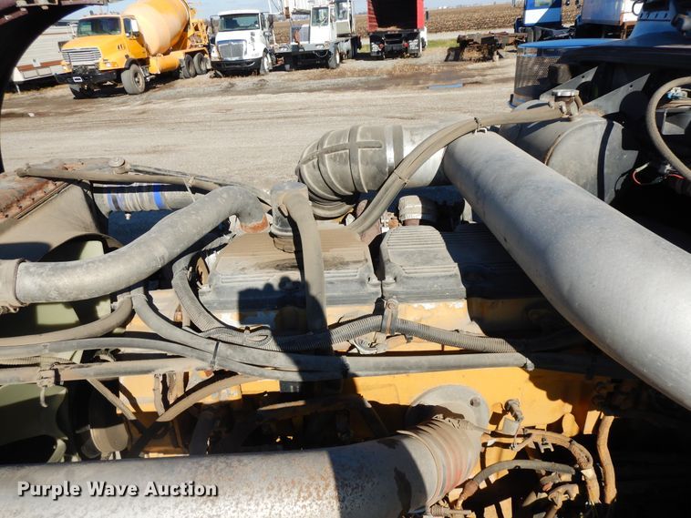 image for item DF6728 2005 Peterbilt 379  semi truck