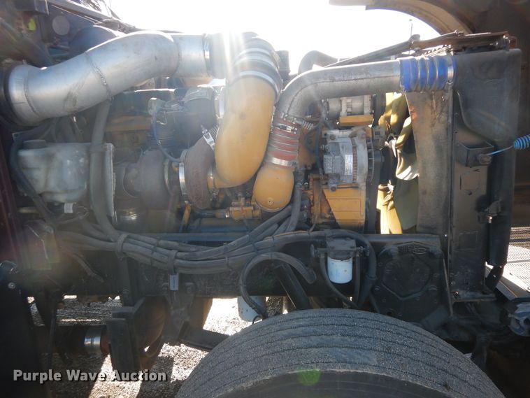 image for item DF6728 2005 Peterbilt 379  semi truck