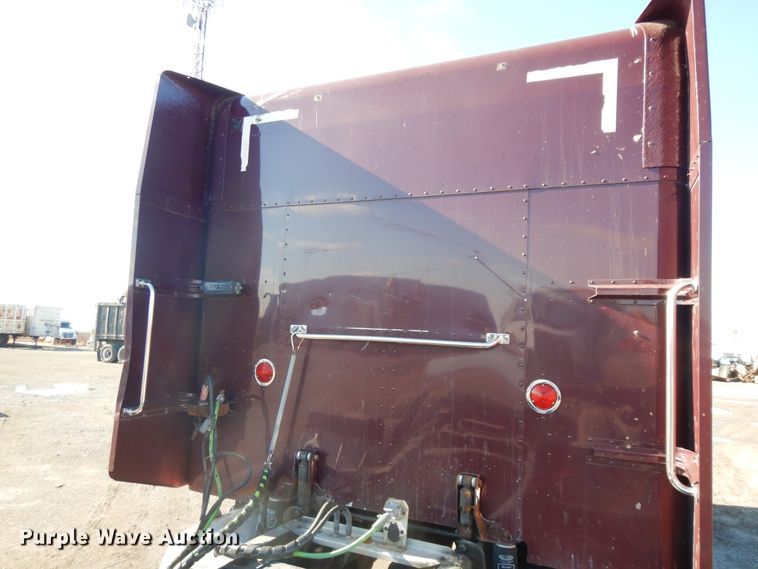 image for item DF6728 2005 Peterbilt 379  semi truck